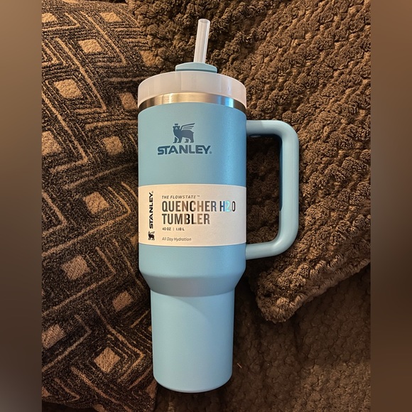 Stanley pool color 40oz - Picture 1 of 1